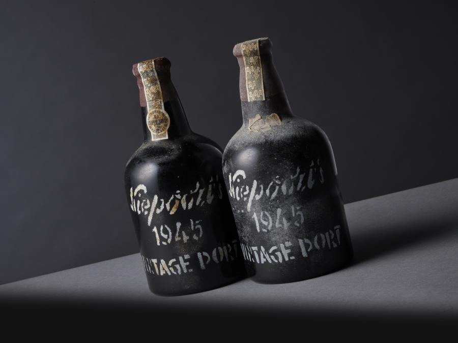 2 bouteilles Porto Vintage 1945 Niepoort